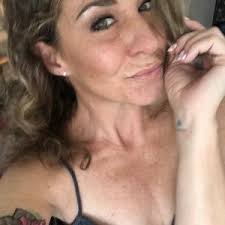 Catherine Comer (@itsyourscatherine)