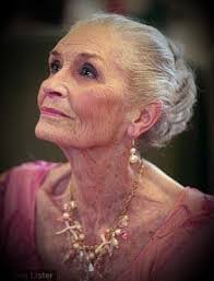 🥀SI JE POUVAIS REVIVRE MA VIE⚘ Si je pouvais revivre ma Vie J'aurais moins  parlé, mais écouté davantage. J'aurais invité des amis à venir souper même  si le tapis était taché et