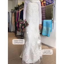 Anda boleh pilih sama ada nak custom baju pengantin sendiri, sewa ataupun beli sahaja yang sudah siap di kain songket ini sememangnya menjadi pilihan utama untuk majoriti bakal pengantin yang menginginkan gaya tradisional melayu. Buy Lace Nikah Lacemewah Lace Cantik Lace Murah Kain Pasang Set Combo Lovisa Kain Lace Set Baju Nikah Seetracker Malaysia