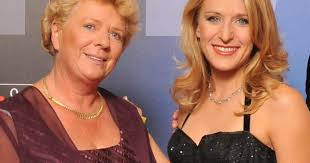 Sie sind 18 tage lt und fressen und trinken schon selbst. Stefanie Hertels Mutter Ist Gestorben