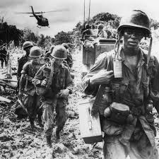 Learn about vietnam war protests, the tet offensive, the my lai massacre, the pentagon papers and more. Der Vietnamkrieg Ein Alptraum In Indochina Radiowissen Br Podcast