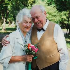 Die sandzeremonie ist ein brauch aus den usa, der sich auch in deutschland immer größerer beliebtheit erfreut. Petersilienhochzeit Die Besten Spruche Und Geschenke Gala De
