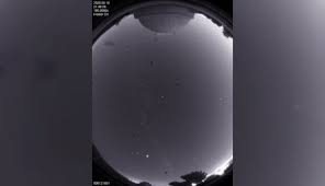 Rüyada meteor düşmesi, rüya sahibinin talihinin döneceğine, şansın kendinden yana olacağına ve işlerinin rayına oturacağına. Meteor Dusmesi Ege Universitesi Gozlemevi Kameralarinca Goruntulendi