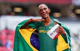 Brasil garante medalha no boxe, segue vivo no handebol e vai à semi nos 400m com barreiras. Rgfe85jourtbam