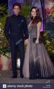 Меня зовут кхан | my name is khan (индия). Shahrukh Khan And Wife Stockfotos Und Bilder Kaufen Alamy