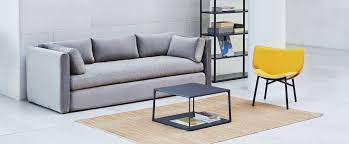 Flecken Und Geruche Aus Dem Sofa Entfernen Stylemag By Ambientedirect