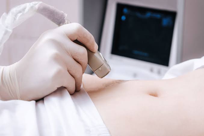 Xét nghiệm beta-hCG và siêu âm giúp xác nhận thai kỳ và phát hiện sớm các bất thường nếu có