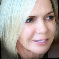 Kari Comstock's Instagram, Twitter & Facebook