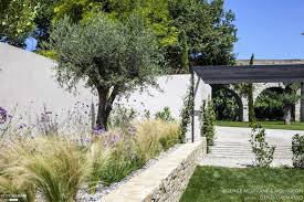 Jardin Mediterraneen Contemporain Agence Morvant Amp Moingeon Cote Maison Jardin Mediterraneen Plan Jardin Idee Jardin Paysagiste