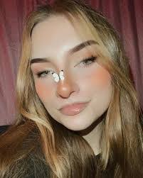 Julie Koehn's Instagram, Twitter & Facebook