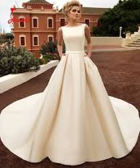 Ein beiläufiges hochzeitskleid wird viel geringerem dekorationen wie spitze, pailletten , perlen und dergleichen ich biete hier ein wunderschönes, ungetragenes weißes brautkleid zum verkauf an! 36 Kleid Mit Taschen Kellerfalten Ideen Brautkleid Hochzeitskleid Kleid Mit Taschen