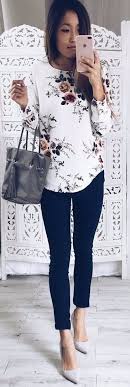 Floral Print Top Black Pants Heels Professional Outfits Casual Work Outfits Fashion
