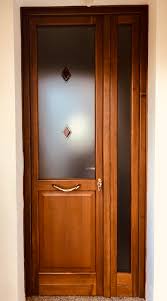 Porta D Ingresso In Abete Lammellare A Due Ante Con Vetro Satinato Lavorato Falegnameria F Lli Schiorlin