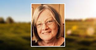 Sarah Schott's Instagram, Twitter & Facebook