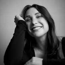 Erin Moore (@erinmuur)