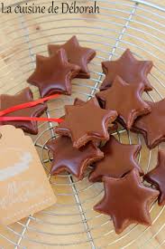 Etoiles Glacees Au Chocolat La Cuisine De Deborah Recette Sables De Noel Biscuit De Noel Alsacien Petit Biscuit De Noel
