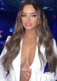 Maura higgins initially began sharing her demonstrating shots through instagram. Maura Higgins Brunette Beauty Beauty Beauty Girl