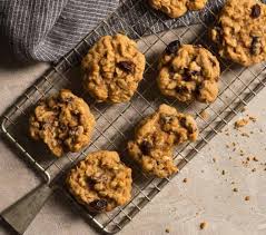 Biscuits Aux Flocons D Avoine A La Cannelle Et Aux Raisins Secs De Becel Passion Recettes Recettes De Cuisine Biscuits Aux Raisins Recette