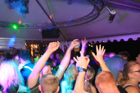Only drug use is the risky part of a rave party. Party Feiern Auf Dem Schiff In Hamburg Unser Partyschiff
