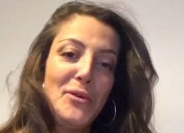 Fumettedisponible sur toutes les plateformes de streaming : Quand Camille Lellouche Regle Ses Comptes En Chanson Avec Le Coronavirus Video Music Covers Creations