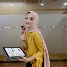 She was born in illinois but was raised in kuala lumpur, malaysia. Hawa Rizwana Redzuan Facebook