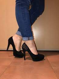 Satō noi donne abbiamo ciclo, ceretta, parto, cellulite james un uomo non potrà mai immaginare il dolore che si prova a camminare con delle scarpe col tacco che fanno. Scarpe Nere Tacco 12 Num 38 In 10088 Volpiano For 30 00 For Sale Shpock