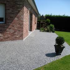 Terrasse En Moquette De Pierre Marbreline Idee Deco Terrasse Deco Terrasse Et Allees Jardin