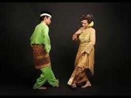 Tarian kuda kepangtarian kuda kepangdibawa ke negeri johoroleh pendatang darijawa.kuda kepang digunakanpada asalnya untukmenggambarkan. Tari Serampang 12 Serampang 12 Dance Youtube