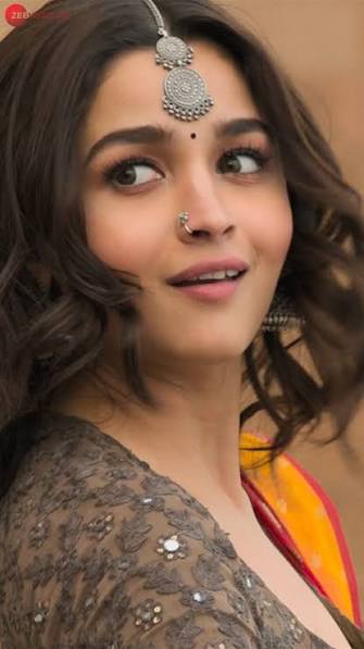 #RajvaadiOdhni #Kalank #AliaBhatt #VarunDhawan #JonitaGandhi #Pritam  #makarsankranti #makarsankranti2024 #1MinMusic