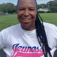 Jean Bell's Instagram, Twitter & Facebook