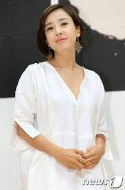 Meanwhile, hae yi's boyfriend ki yoo jin (kim young kwang), a family doctor who appears to be a good person, holds the key to the two women returning to their own bodies. The Women S Room Korean Drama 2013 ë' ì—¬ìžì˜ ë°© Hancinema