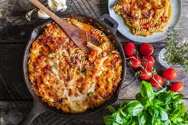 Uberbackene Fusilli Mit Salsiccia Rezept Italienische Gerichte Einfache Gerichte Tomaten Sauce