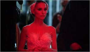 Als der künstlerische leiter (vincent cassel) der new york city ballet company seine langjährige primaballerina beth (winona ryder) absetzt. Natalie Portman As Dancer In Black Swan Review The New York Times