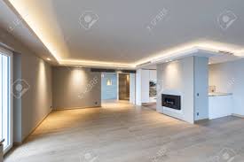 This rgb under cabinet lighting system by black+decker is the coolest new trend in fashion lighting. Grosses Wohnzimmer In Der Modernen Wohnung Mit Led Zur Decke Niemand Innen Lizenzfreie Fotos Bilder Und Stock Fotografie Image 99991477