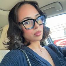 Carmen Mena (@iamcarmenmena)