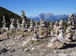 What Are Those Funny Rock Structures Understand The Importance Of Rock Cairns Who Builds Them What They Are And Aren T For Rock Cairn Cairns Rock Sculpture
