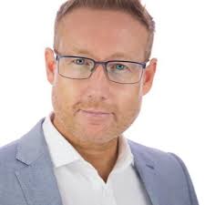 Chris Elder (@chriselder_)