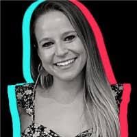 Leah Randall's Instagram, Twitter & Facebook