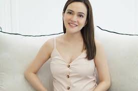 Jun 07, 2021 · bergaya dengan setelan serba putih, diah pilih setelan blus pendek model tanpa lengan dan rok rampel 7/8 yang simpel tapi tetap anggun. Belahan Dada Shandy Aulia Terekspos Di Instagram Kala Mengerjakan Hal Sederhana Pakai Baju Ketat Seksi Ini Deretan Potretnya Semua Halaman Stylo