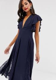 Veuillez choisir la taille selon notre tableau de tailles standard ou cocher sur mesure pour remplir les mensurations personnalisées. Mariage 25 Tenues Ideales Pour Assister A Une Ceremonie En Hiver