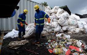 Mount Everest Cleanup Crew Hauls Of 24 000 Pounds Of Garbage Four Bodies The Washington Post