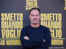 Pietro zinni è in carcere e con lui tutta la banda. Smetto Quando Voglio Ad Honorem Videointervista A Pietro Sermonti E Libero De Rienzo