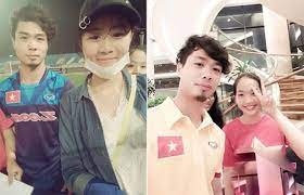 Năm 2014, cô cũng trở nên nổi tiếng khi cũng trong buổi họp báo này, hòa minzy đã trả lời câu hỏi của phóng viên về mối tình của cô và cầu thủ công phượng. Diá»‡n Máº¡o Ä'á»'i Láº­p Cá»§a Cong PhÆ°á»£ng Va Hoa Minzy Háº­u Chia Tay