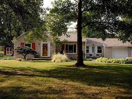 901 Woodhill Dr Indianapolis In 46227 Mls 21813408 Zillow In 2021 Bungalow Style Patio Spaces Long Driveways