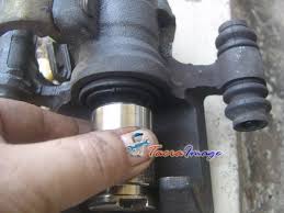 As salam,minta quotation untuk kenari engine leaking,asap putih da kluar,1 liter minyak itam x sampai sbulan.kete da 10 tahun x penah major overhaul cuma penag wat top,grind valve.piston ring x penah tukar.minta cadangan dan harga termasuk barang.terima kasih. Tacra S Diy Garage Rear Caliper Service