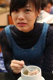 雞腳燉湯嚇| 但卻好喝的不得了~像是驥園的雞湯,但除去了那層黏黏的膠質| Clyde Lin