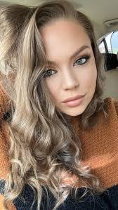 Ashley Tapley's Instagram, Twitter & Facebook