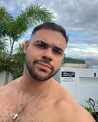 Paul Grum's Instagram, Twitter & Facebook