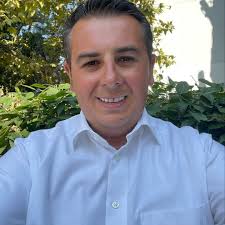 FOSTUL JUCĂTOR SI ANTRENOR AL C.F. BIHORULUI BEIUS,□ CIPRIAN CARȚIȘ □, A  ÎNCETAT DIN VIAȚĂ. ÎNCĂ O DATĂ MOARTEA NE ARATĂ CĂ NU ȚINE CONT DE VÂRSTĂ  SAU DE SUFLET, LOVIND MIȘELEȘTE,