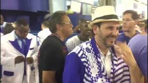 Em suas redes sociais, o prefeito do rio, eduardo paes, descartou a possibilidade de o carnaval deste ano ser comemorado em julho, como era aventado por algumas escolas de samba. Ex Prefeito Eduardo Paes Entra Na Avenida Com A Portela Carnaval 2017 No Rio De Janeiro G1